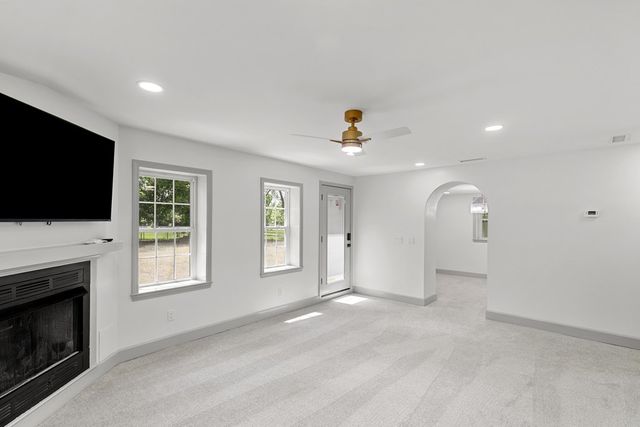 1023 Hinton Waters Ave., Midland City, AL 36350