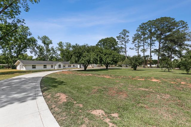 1023 Hinton Waters Ave., Midland City, AL 36350
