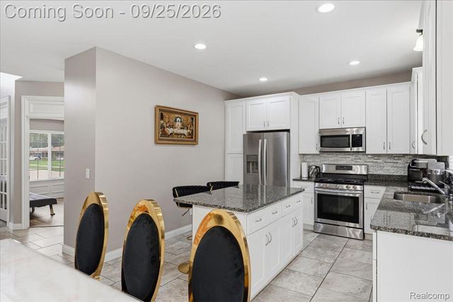 5504 Caden Court, Sterling Heights, MI 48310