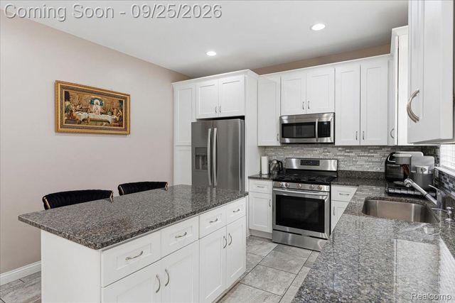 5504 Caden Court, Sterling Heights, MI 48310