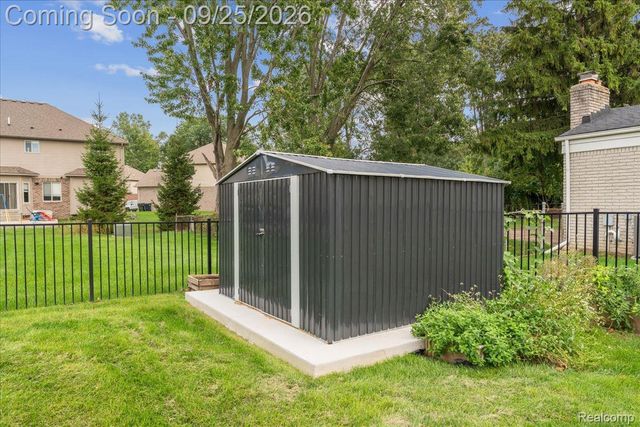 5504 Caden Court, Sterling Heights, MI 48310