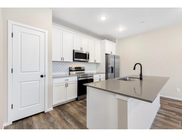2102 Setting Sun Dr 2, Windsor, CO 80550