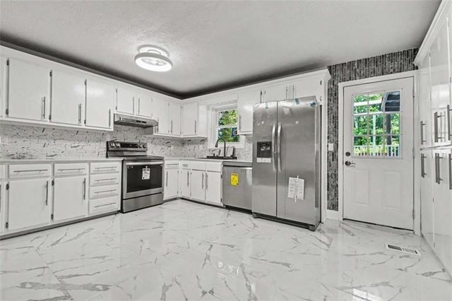 7348 Mockingbird Trail, Riverdale, GA 30274