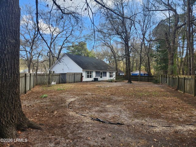 13 Wellena Court, Beaufort, SC 29906