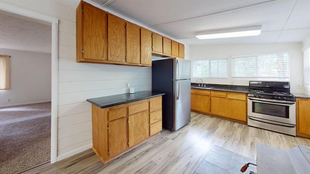 6830 Frontier Rd, Pollock Pines, CA 95726