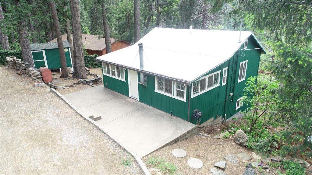 6830 Frontier Rd, Pollock Pines, CA 95726
