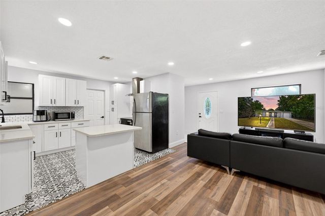 700 S WELLINGTON DRIVE, Deltona, FL 32725