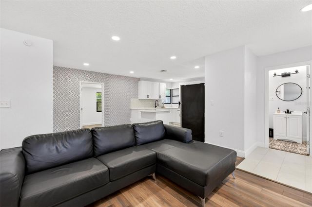 700 S WELLINGTON DRIVE, Deltona, FL 32725