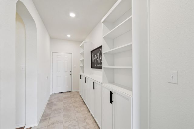 6209 Mantalcino DR, Round Rock, TX 78665