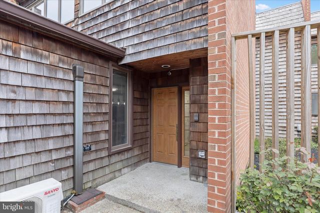 110 OLD CROSSING DR, Baltimore, MD 21208