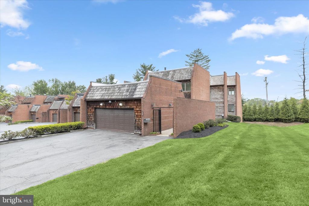 110 OLD CROSSING DR, Baltimore, MD 21208