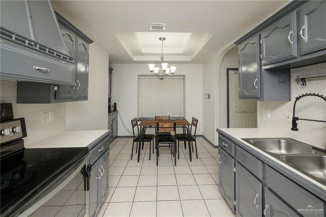 871 S Quail Hollow Drive, Weslaco, TX 78596