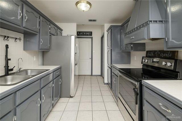 871 S Quail Hollow Drive, Weslaco, TX 78596