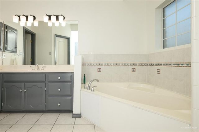 871 S Quail Hollow Drive, Weslaco, TX 78596