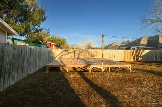 871 S Quail Hollow Drive, Weslaco, TX 78596