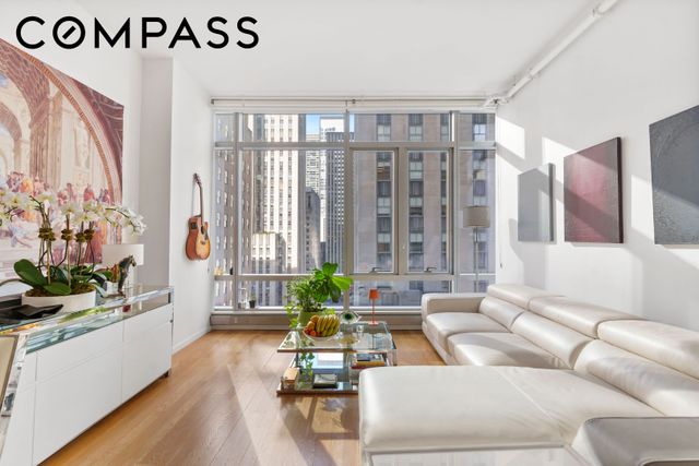 18 W 48th St Apt 10E, New York City, NY 10036