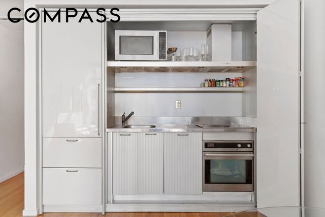 18 W 48th St Apt 10E, New York City, NY 10036
