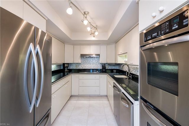 4004 Atlantic Ave Apt PH3, Virginia Beach, VA 23451