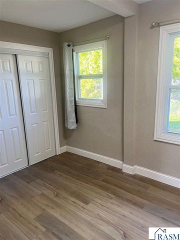 221 W Main Street, St. Clair, MN 56080