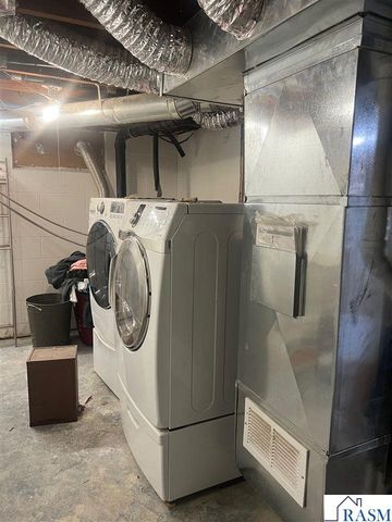 221 W Main Street, St. Clair, MN 56080