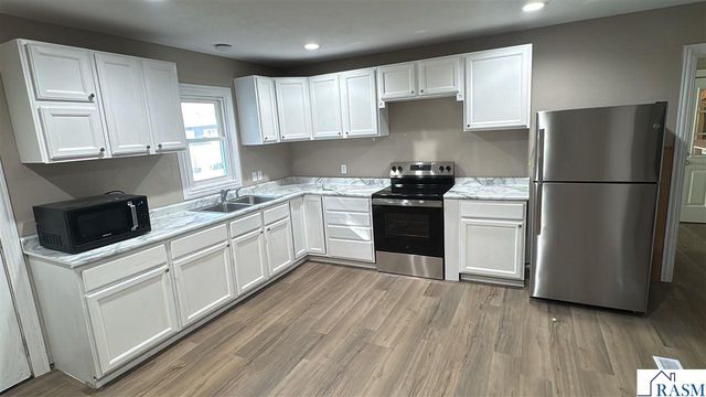 221 W Main Street, St. Clair, MN 56080