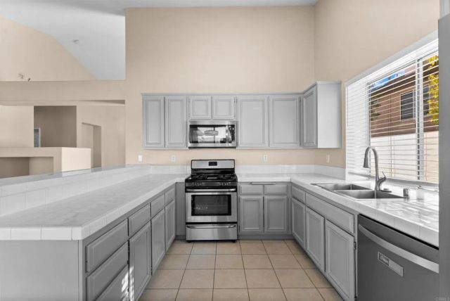 39785 Spinning Wheel Drive, Murrieta, CA 92562