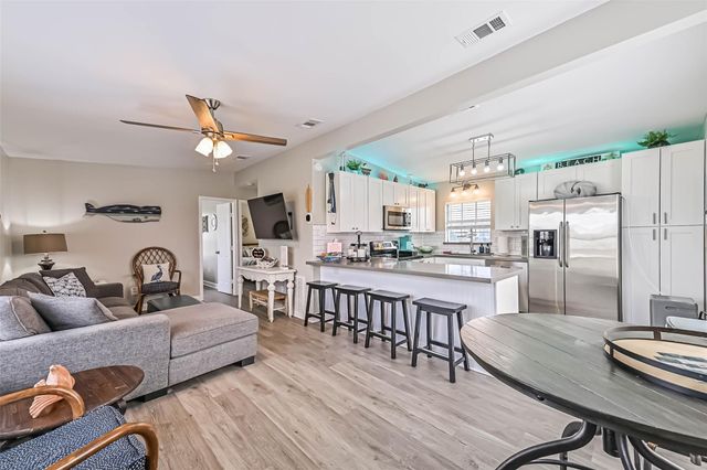 4126 Reeves Drive, Galveston, TX 77554