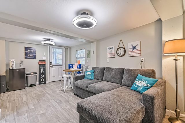 4126 Reeves Drive, Galveston, TX 77554