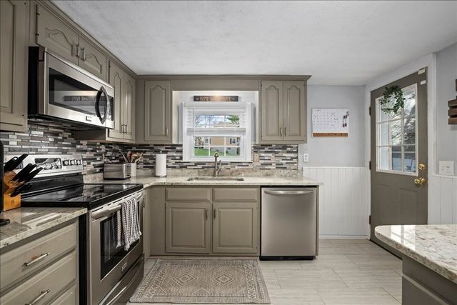 192 Prospect St, Auburn, MA 01501