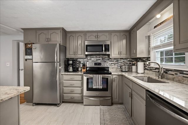 192 Prospect St, Auburn, MA 01501