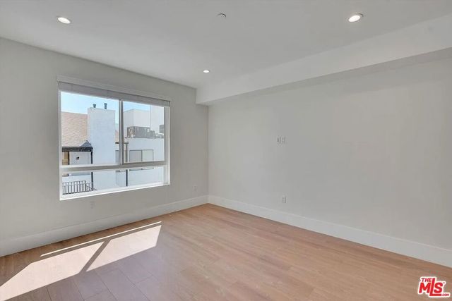 14419 Riverside Drive 306, Sherman Oaks, CA 91423