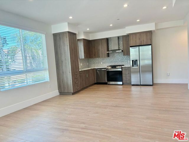 14419 Riverside Drive 306, Sherman Oaks, CA 91423