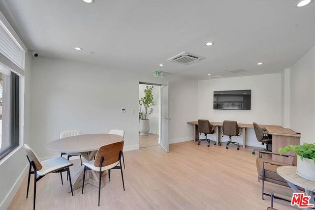 14419 Riverside Drive 306, Sherman Oaks, CA 91423