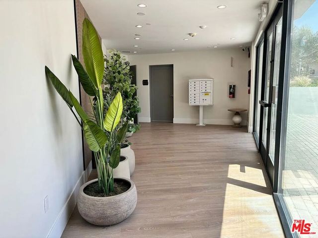 14419 Riverside Drive 306, Sherman Oaks, CA 91423