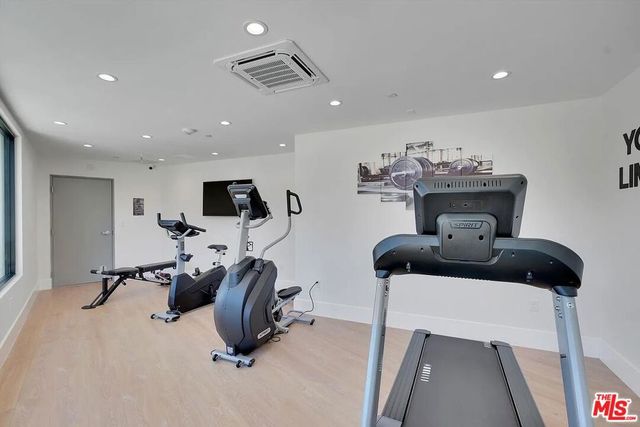 14419 Riverside Drive 306, Sherman Oaks, CA 91423
