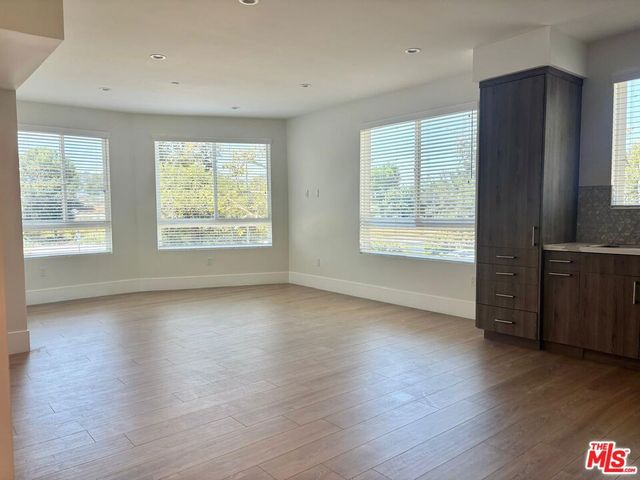 14419 Riverside Drive 306, Sherman Oaks, CA 91423