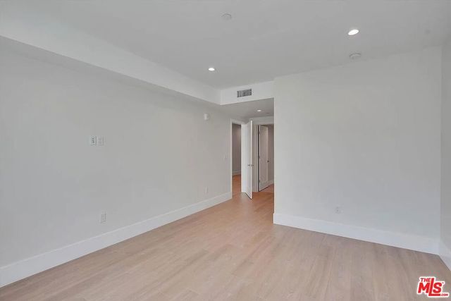 14419 Riverside Drive 306, Sherman Oaks, CA 91423