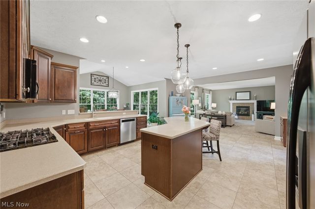 255 Pamilla Circle, Avon Lake, OH 44012