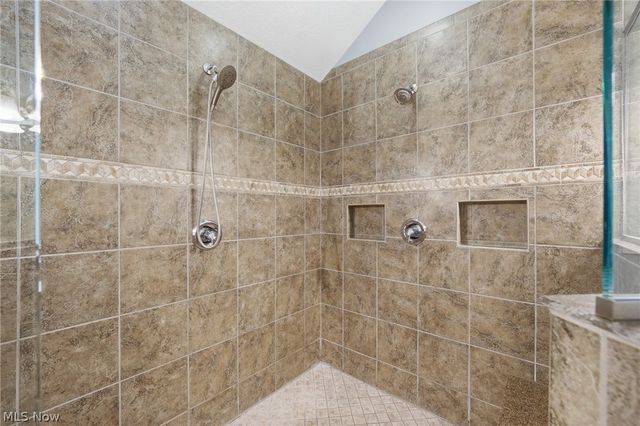 255 Pamilla Circle, Avon Lake, OH 44012
