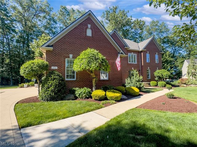 255 Pamilla Circle, Avon Lake, OH 44012
