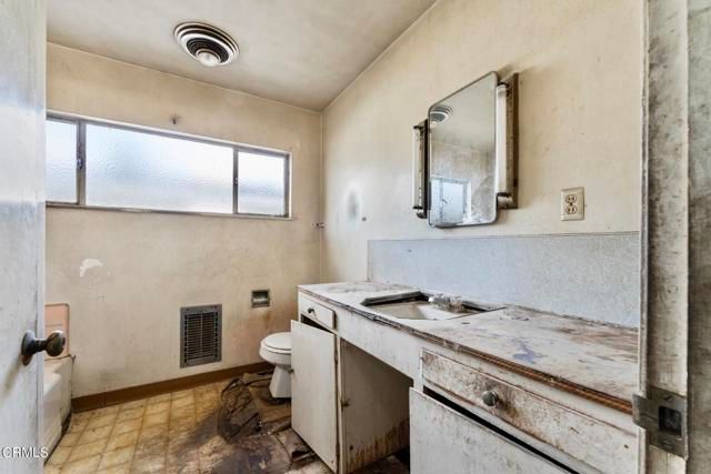 710 E Walnut Avenue, Burbank, CA 91501