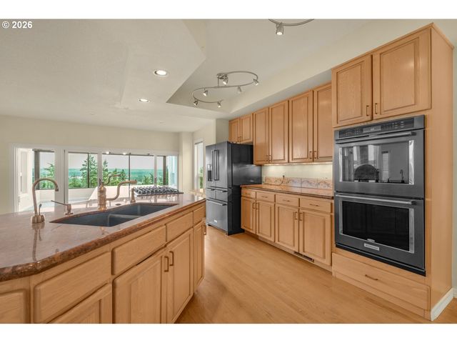 9101 Ne CLIFF St, Portland, OR 97220
