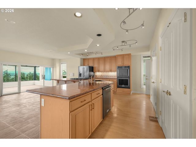 9101 Ne CLIFF St, Portland, OR 97220