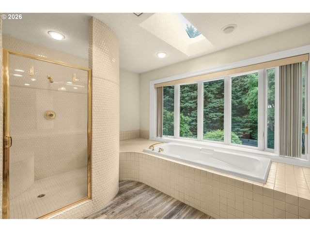 9101 Ne CLIFF St, Portland, OR 97220