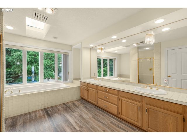 9101 Ne CLIFF St, Portland, OR 97220