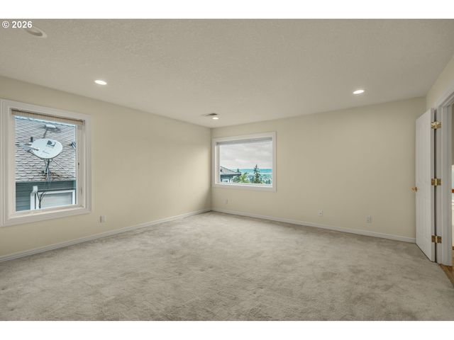 9101 Ne CLIFF St, Portland, OR 97220