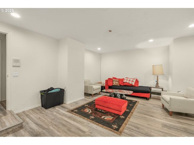 9101 Ne CLIFF St, Portland, OR 97220