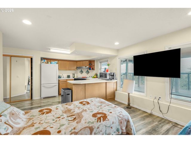 9101 Ne CLIFF St, Portland, OR 97220