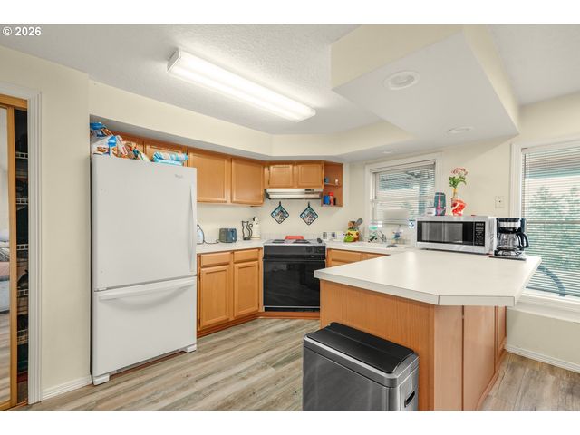 9101 Ne CLIFF St, Portland, OR 97220