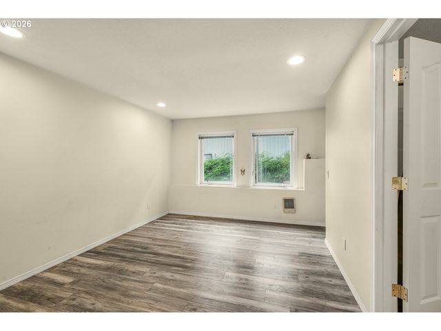 9101 Ne CLIFF St, Portland, OR 97220